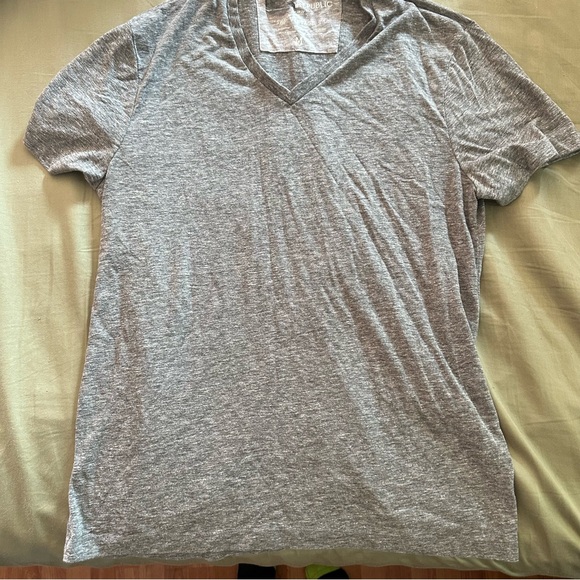 Banana Republic v neck tee - Picture 1 of 4